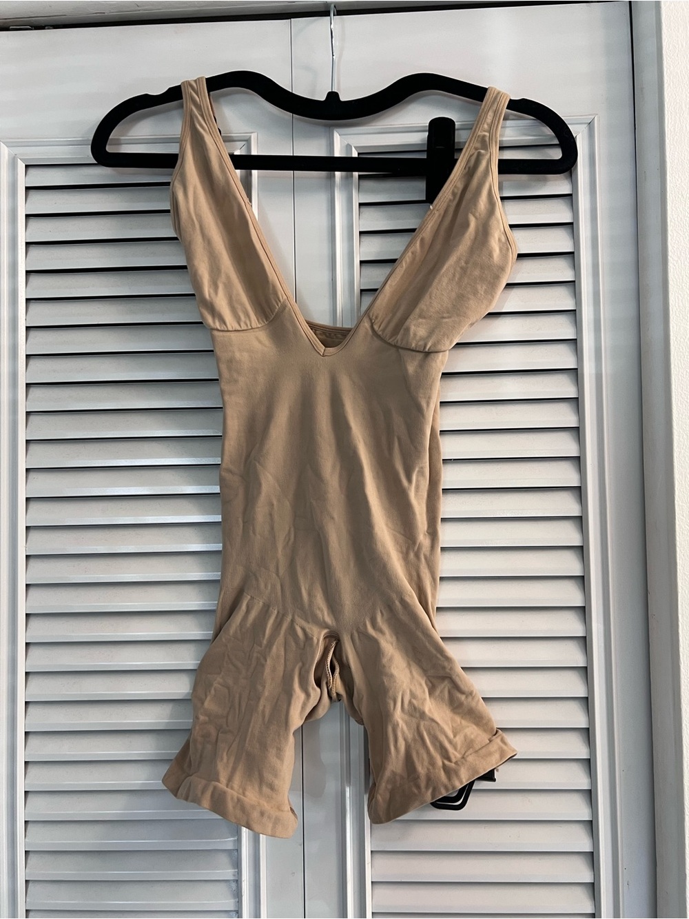 SKIMS NWOT Shapewear Bodysuit - Deep V Scoop